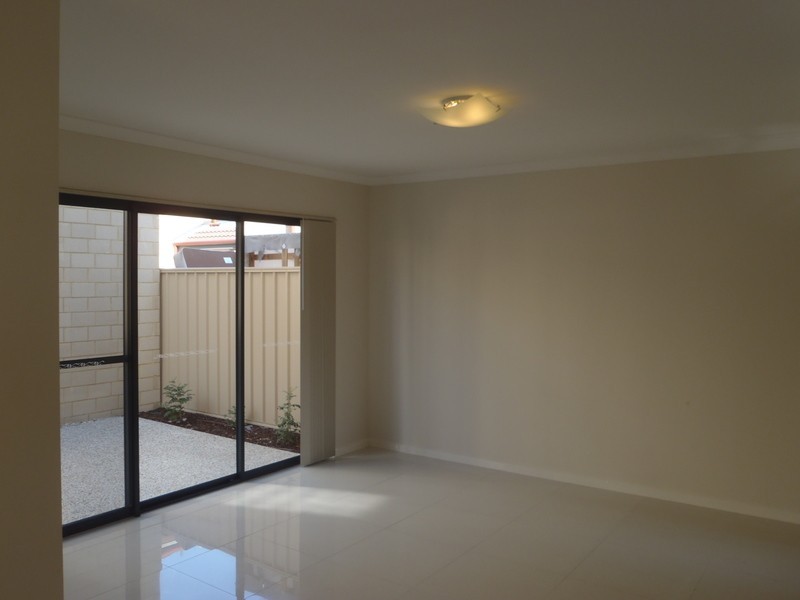 67A Pollard St, Glendalough WA 6016