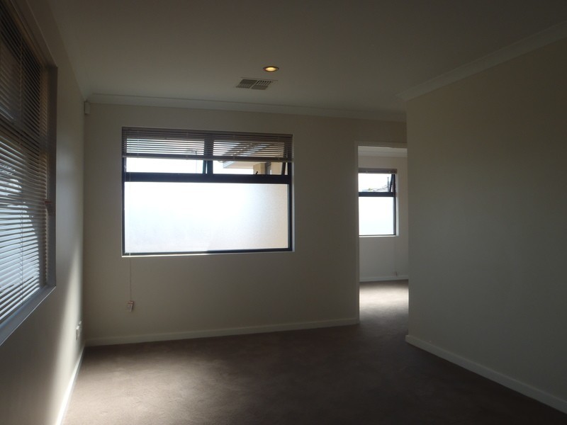 67A Pollard St, Glendalough WA 6016