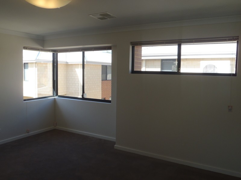 67A Pollard St, Glendalough WA 6016