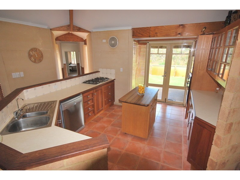 25 De Haer Road, Wandi WA 6167