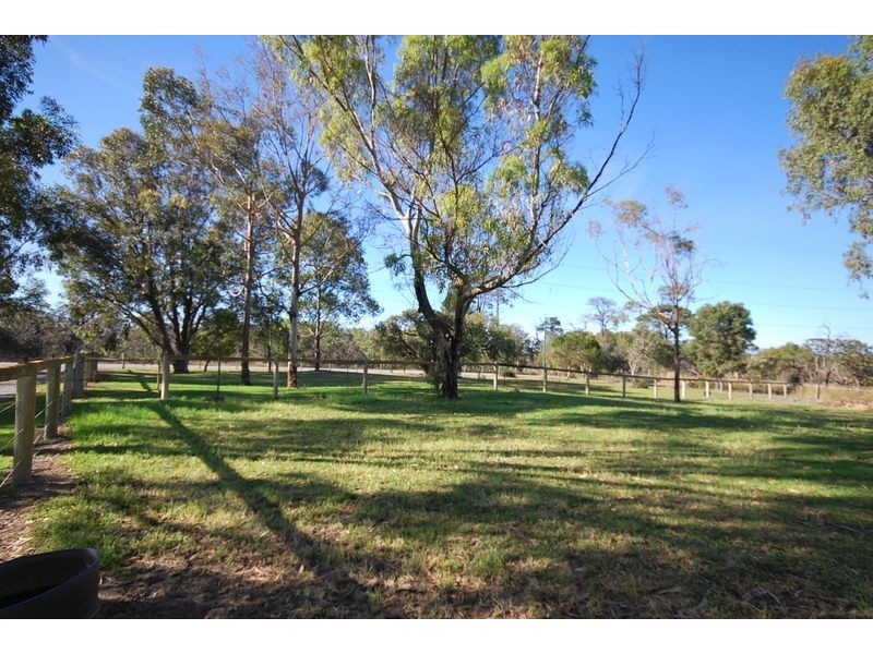 25 De Haer Road, Wandi WA 6167