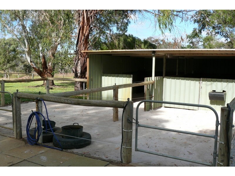 25 De Haer Road, Wandi WA 6167