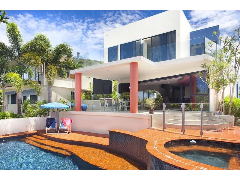 19 Ross Crescent, Sunshine Beach QLD 4567