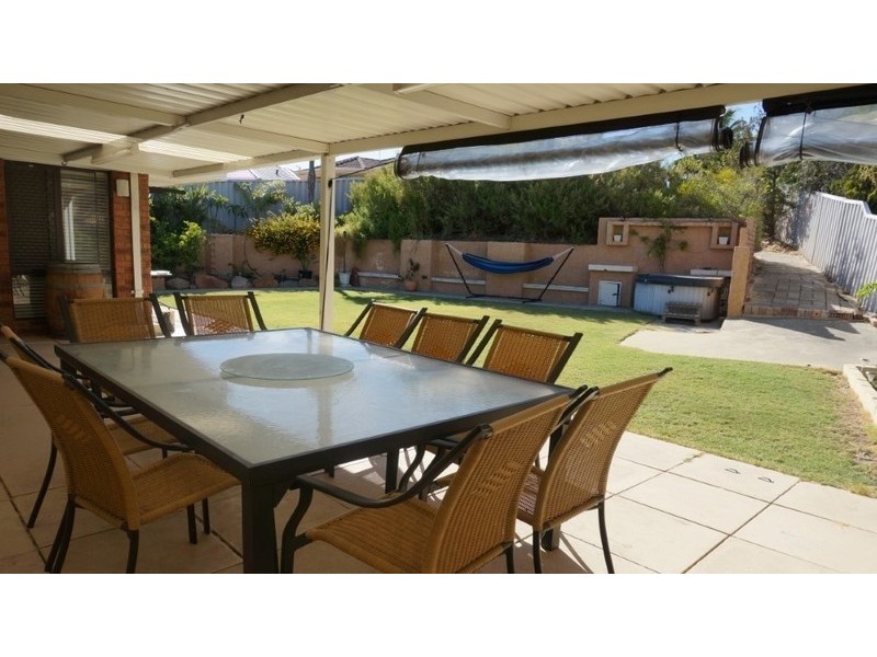 2 Nolan Place, Beldon WA 6027