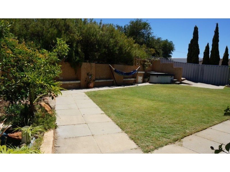 2 Nolan Place, Beldon WA 6027