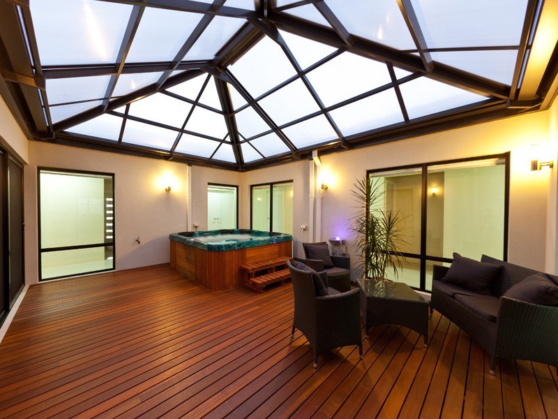 8 Pineknoll Gardens, Meadow Springs WA 6210