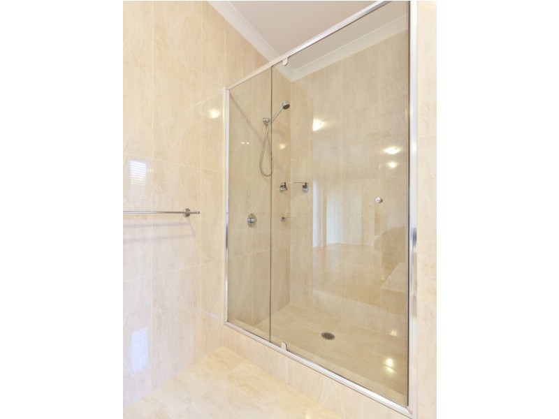 8 Pineknoll Gardens, Meadow Springs WA 6210