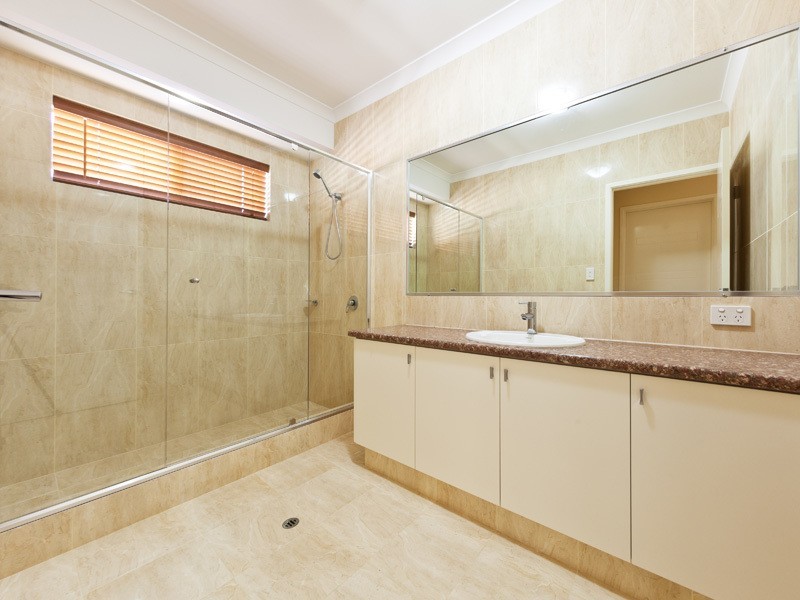 8 Pineknoll Gardens, Meadow Springs WA 6210