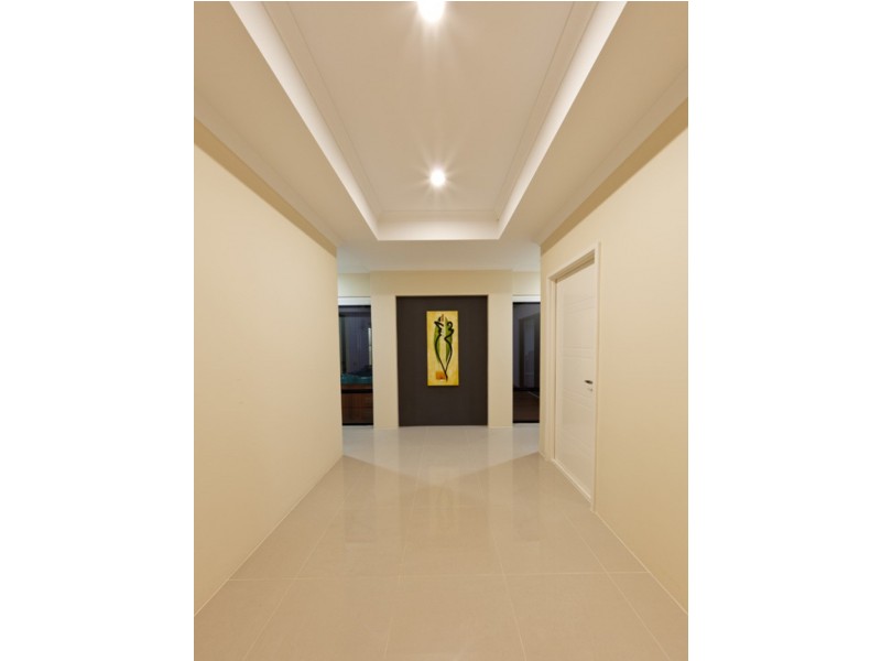 8 Pineknoll Gardens, Meadow Springs WA 6210