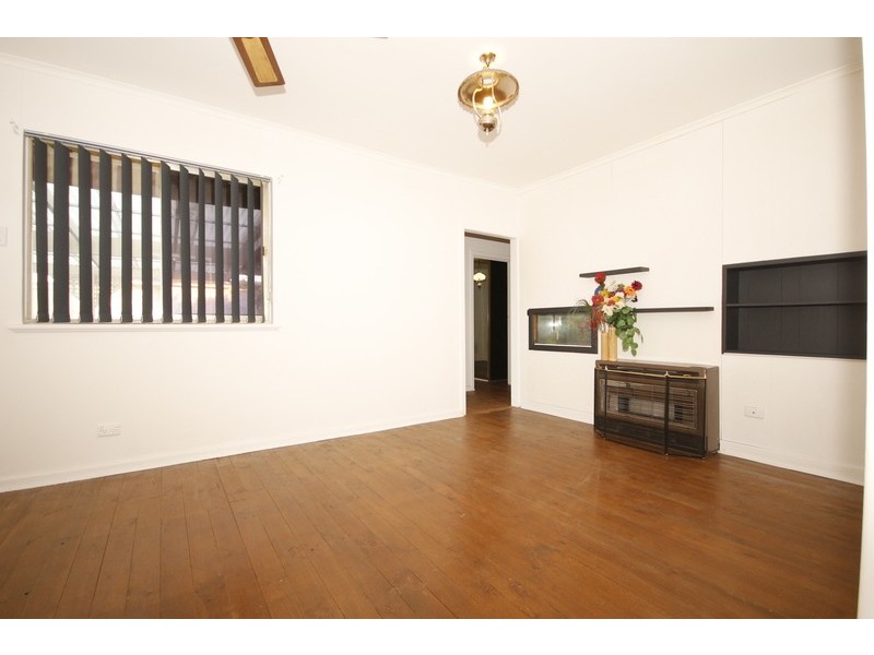 8 Nottingham Crescent, Valley View SA 5093