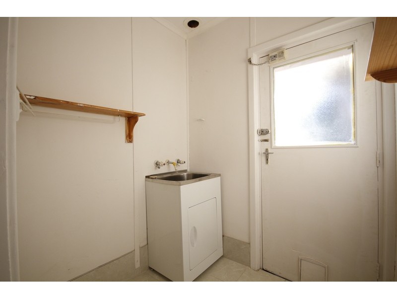 8 Nottingham Crescent, Valley View SA 5093