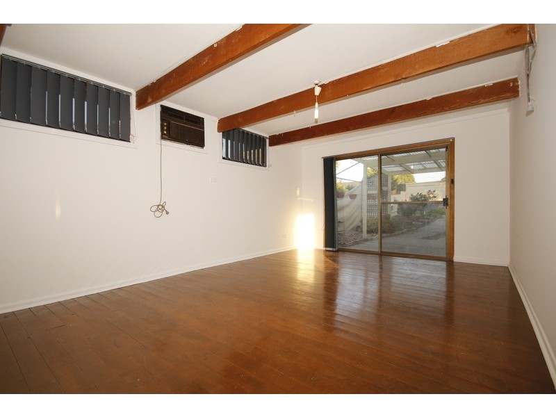 8 Nottingham Crescent, Valley View SA 5093