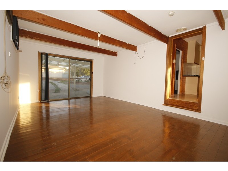 8 Nottingham Crescent, Valley View SA 5093