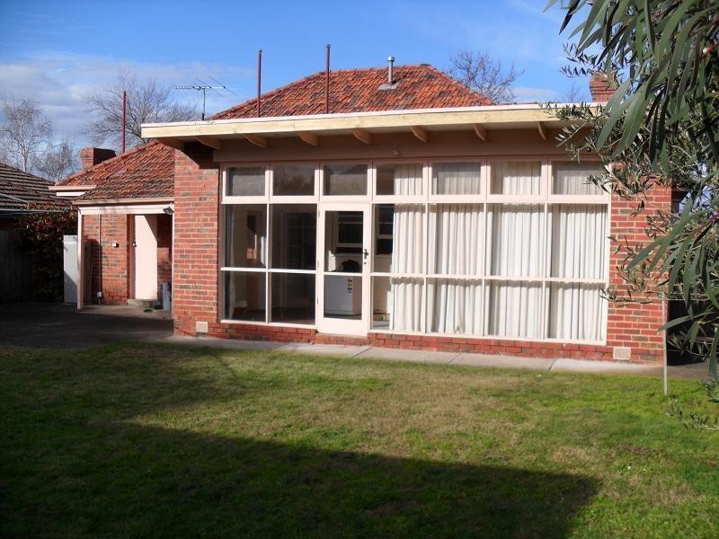 21 Bath Road, Glen Iris VIC 3146