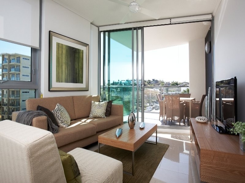 10703/8  Harbour Rd, Hamilton QLD 4007