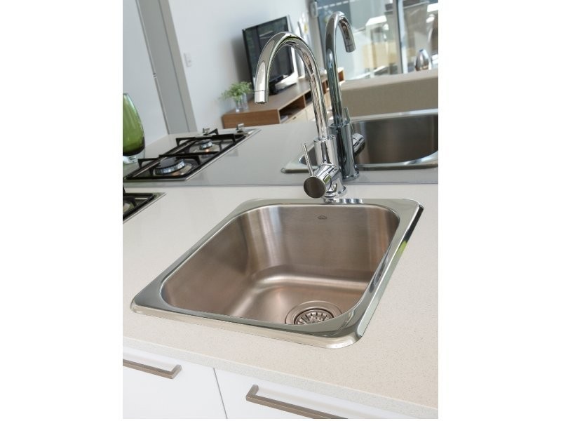 10703/8  Harbour Rd, Hamilton QLD 4007