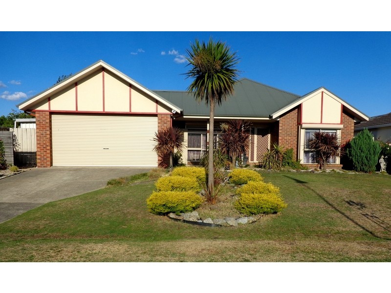 23 Eldershaw Drive, Lynbrook VIC 3975