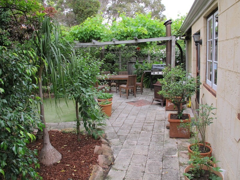 24 BELLEVUE TERRACE, Fremantle WA 6160