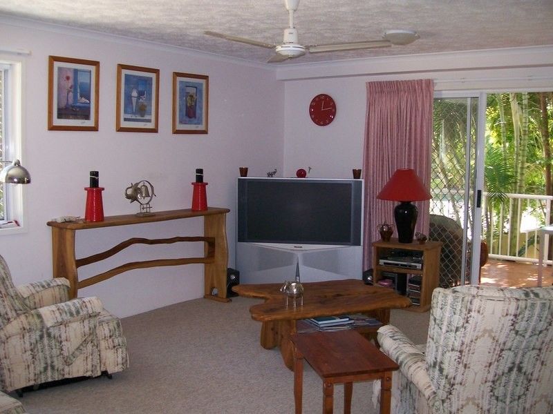 1/8-12 Dalpura Street, Chevron Island QLD 4217