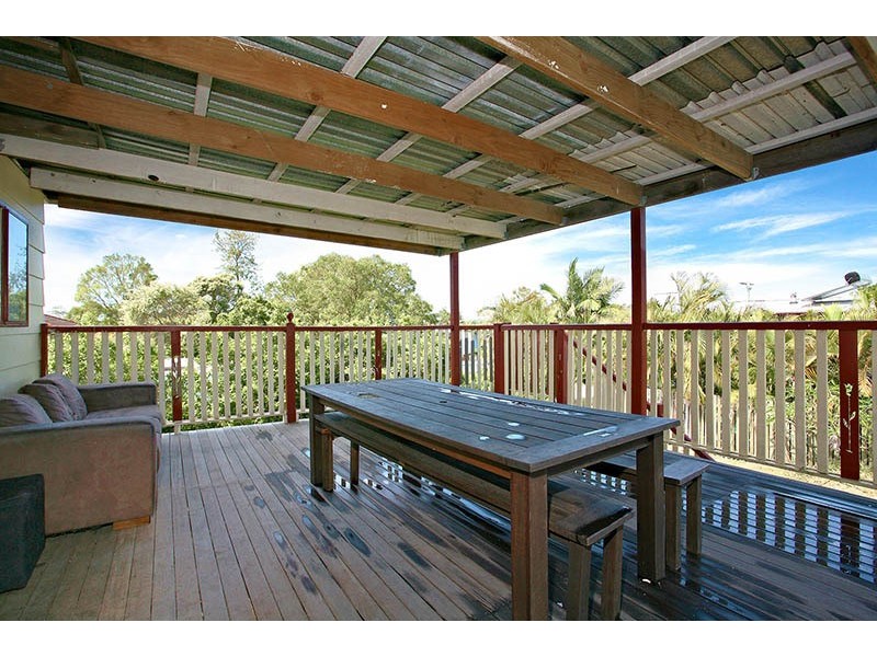 9 Greenwood St, Kingston QLD 4114