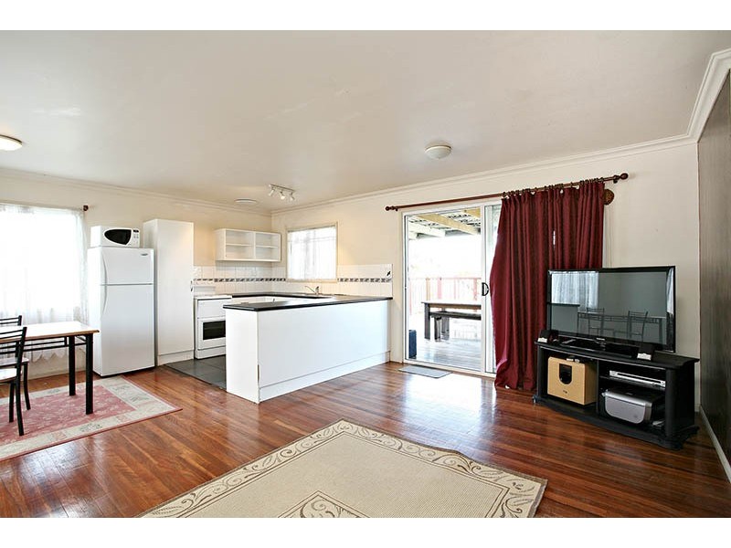 9 Greenwood St, Kingston QLD 4114