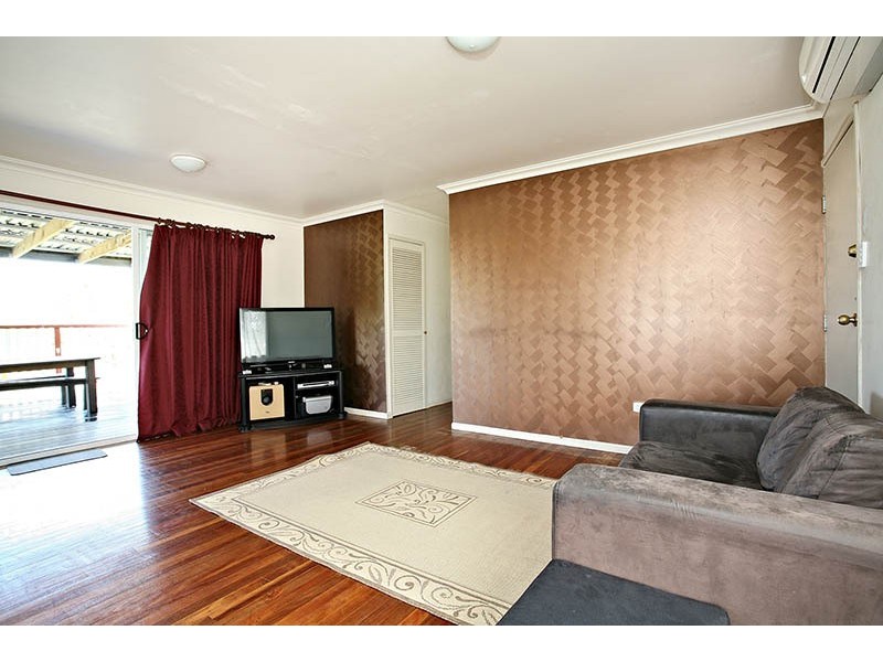 9 Greenwood St, Kingston QLD 4114