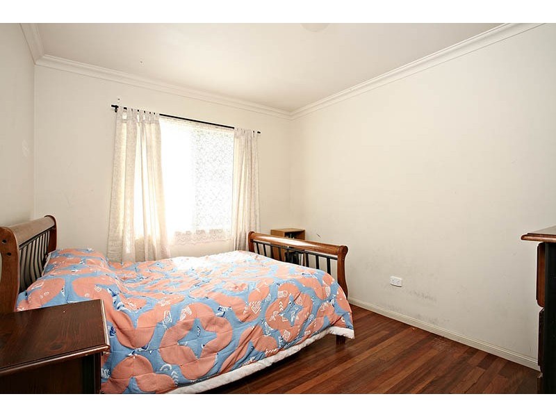 9 Greenwood St, Kingston QLD 4114