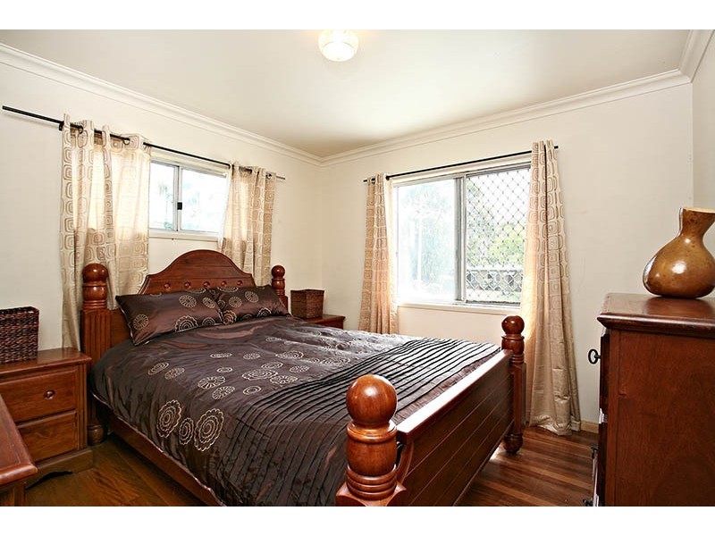 9 Greenwood St, Kingston QLD 4114