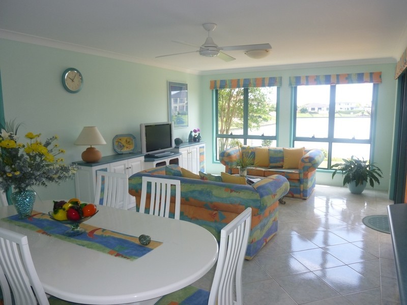 176 Dunlin Drive, Burleigh Waters QLD 4220