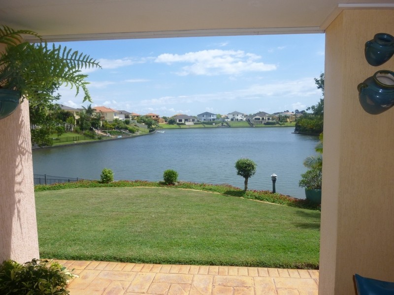 176 Dunlin Drive, Burleigh Waters QLD 4220