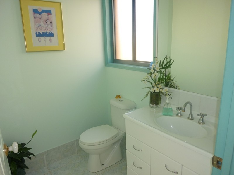 176 Dunlin Drive, Burleigh Waters QLD 4220