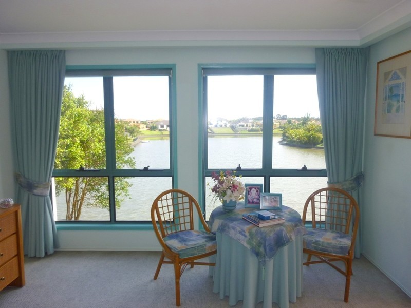 176 Dunlin Drive, Burleigh Waters QLD 4220