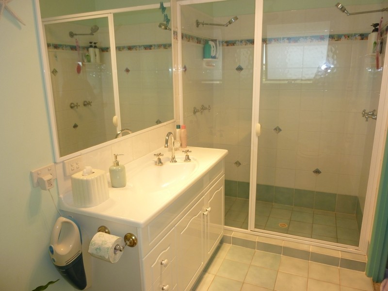 176 Dunlin Drive, Burleigh Waters QLD 4220