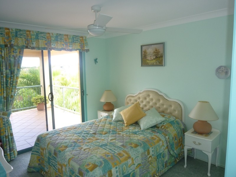 176 Dunlin Drive, Burleigh Waters QLD 4220