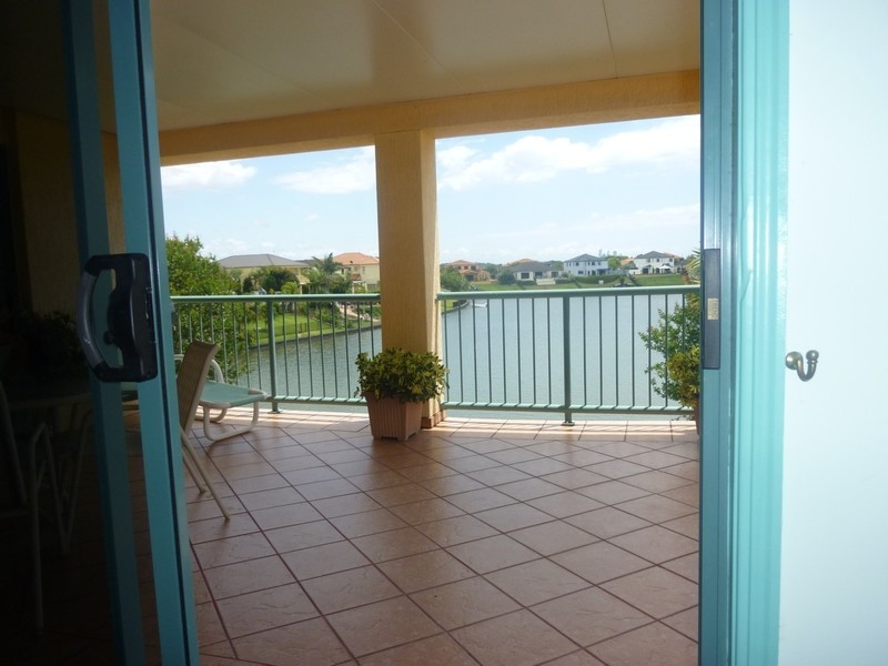176 Dunlin Drive, Burleigh Waters QLD 4220