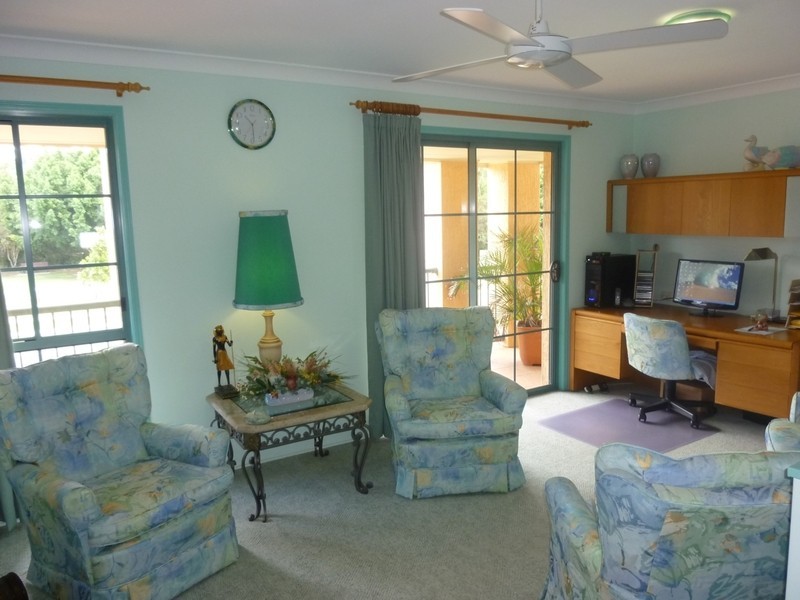 176 Dunlin Drive, Burleigh Waters QLD 4220