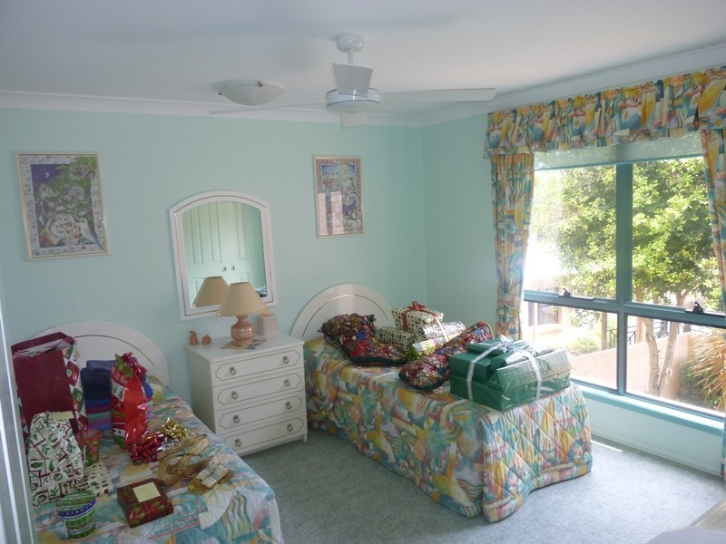 176 Dunlin Drive, Burleigh Waters QLD 4220