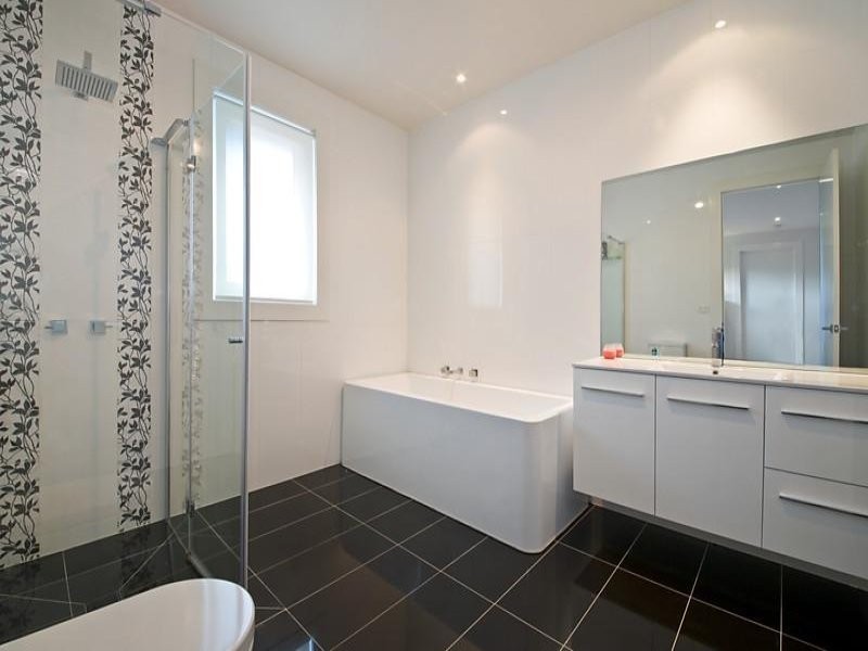 5 Summit Avenue, Hampton East VIC 3188