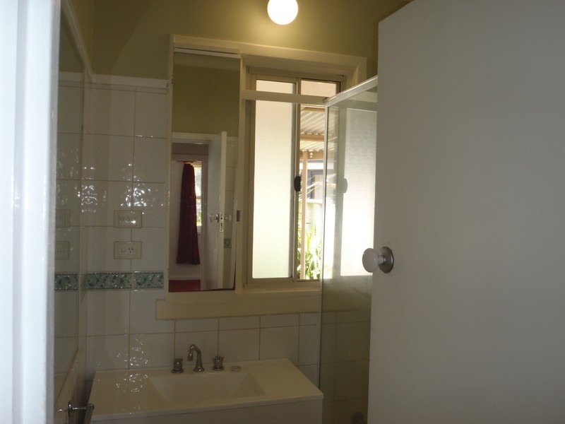 2 Norris St, Cloverdale WA 6105