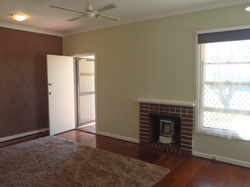 2 Norris St, Cloverdale WA 6105