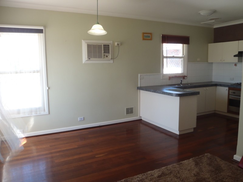 2 Norris St, Cloverdale WA 6105