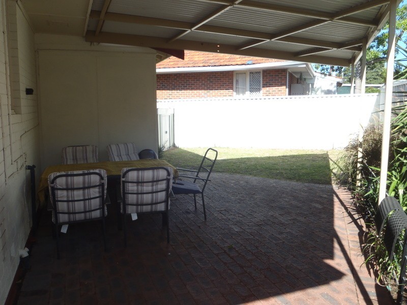 2 Norris St, Cloverdale WA 6105