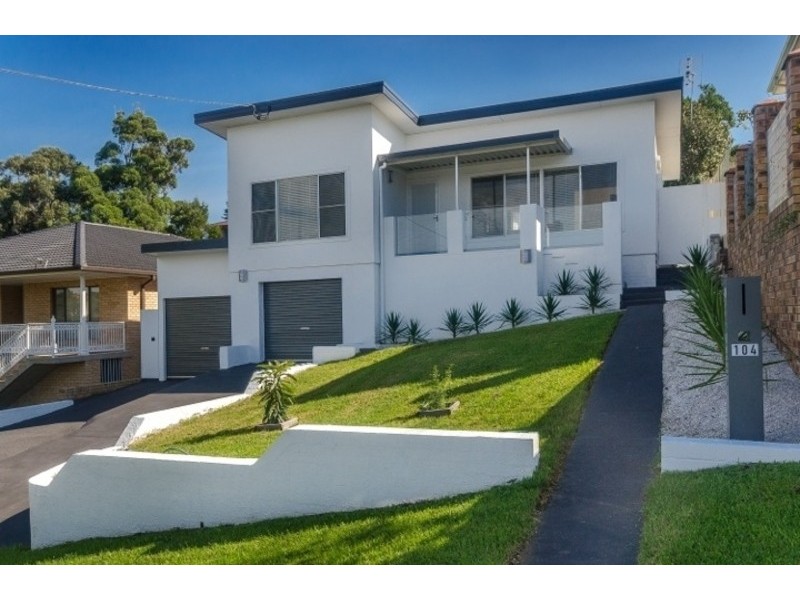 104 Blackman Parade, Unanderra NSW 2526