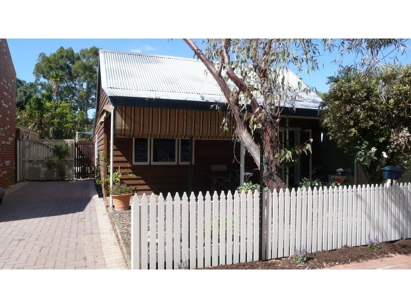 16 Bertie Street, Guildford WA 6055