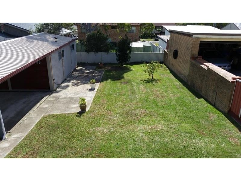 17 Rays Road, Bateau Bay NSW 2261