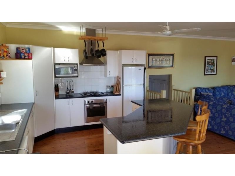 17 Rays Road, Bateau Bay NSW 2261