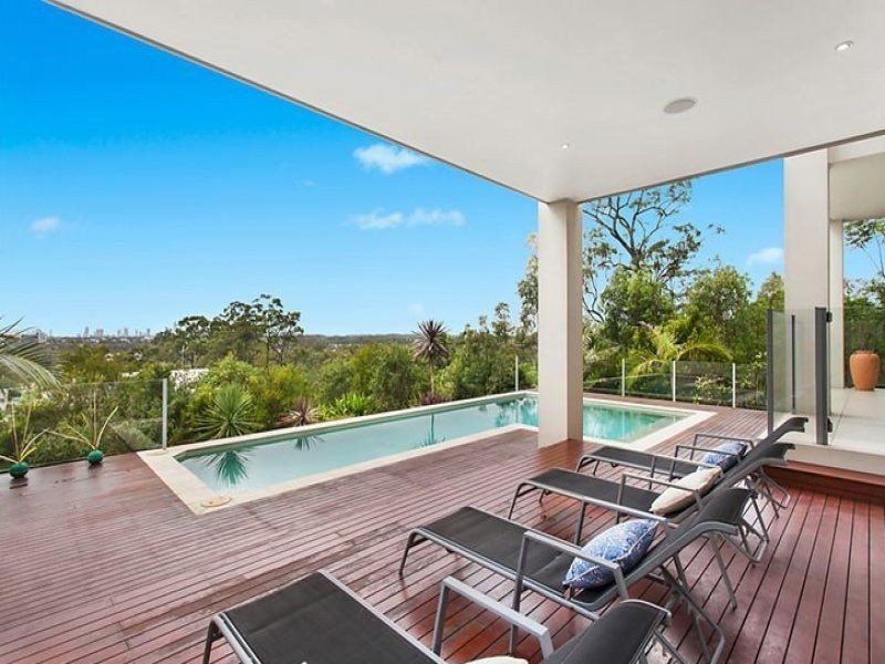 8 Kookaburra Place, Parkwood QLD 4214