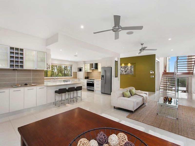 8 Kookaburra Place, Parkwood QLD 4214