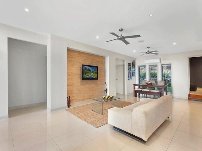 8 Kookaburra Place, Parkwood QLD 4214