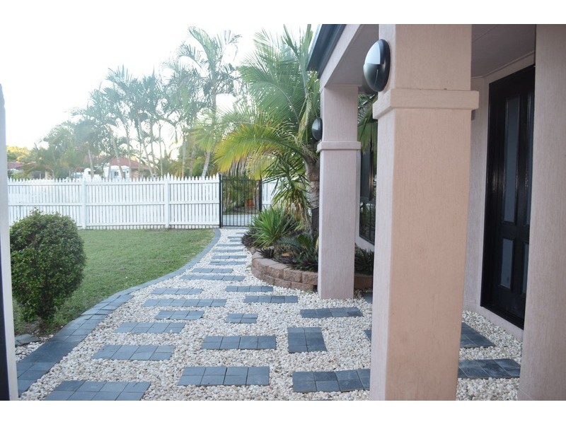 13 Bream Court, Sandstone Point QLD 4511